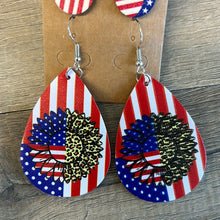 Load image into Gallery viewer, Patriotic earring set
