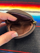 Load image into Gallery viewer, Small leather coin purse
